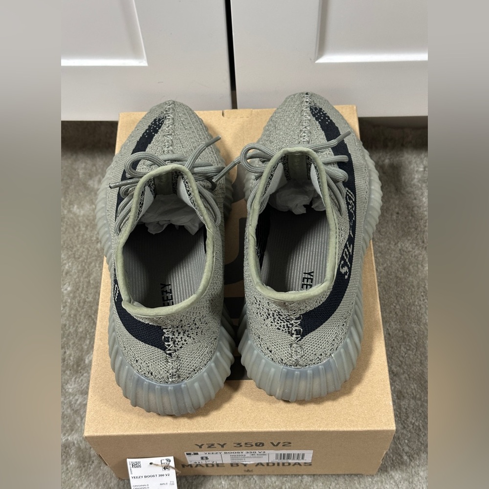 Adidas Yeezy Boost 350 V2 - Picture 4 of 9